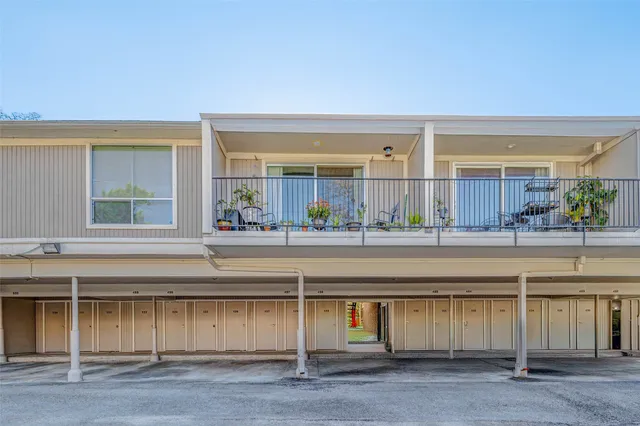 $1,950 | 2234 South Piney Point Road, Unit 110, Houston, TX 77063