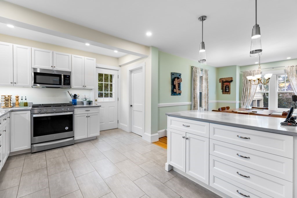 13 Plymouth Road Needham, MA 02492 - Photo 3 of 27 Gallery Image 3