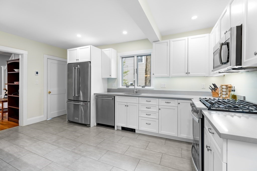 13 Plymouth Road Needham, MA 02492 - Photo 5 of 27 Gallery Image 5