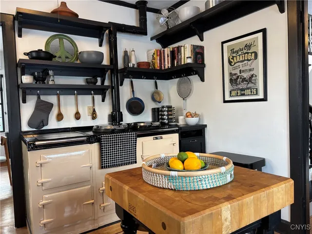 $369,900 | 330 Berkeley Drive, Syracuse, NY 13210