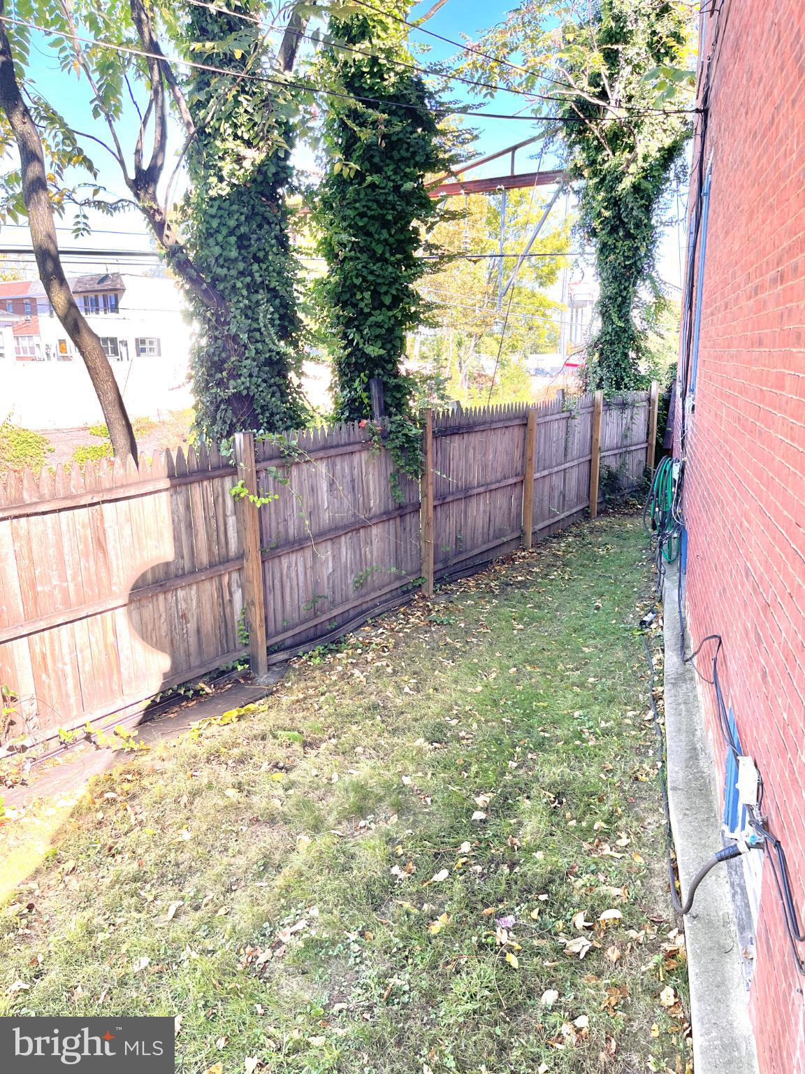 401 Holly Road Yeadon, PA 19050 - Photo 8 of 33 side yard to back deck