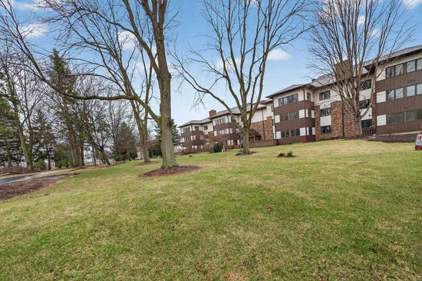 $224,900 | 14 Maple Wood Lane, Unit 18, Madison, WI 53704