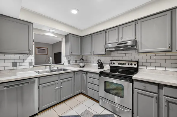 $224,900 | 14 Maple Wood Lane, Unit 18, Madison, WI 53704