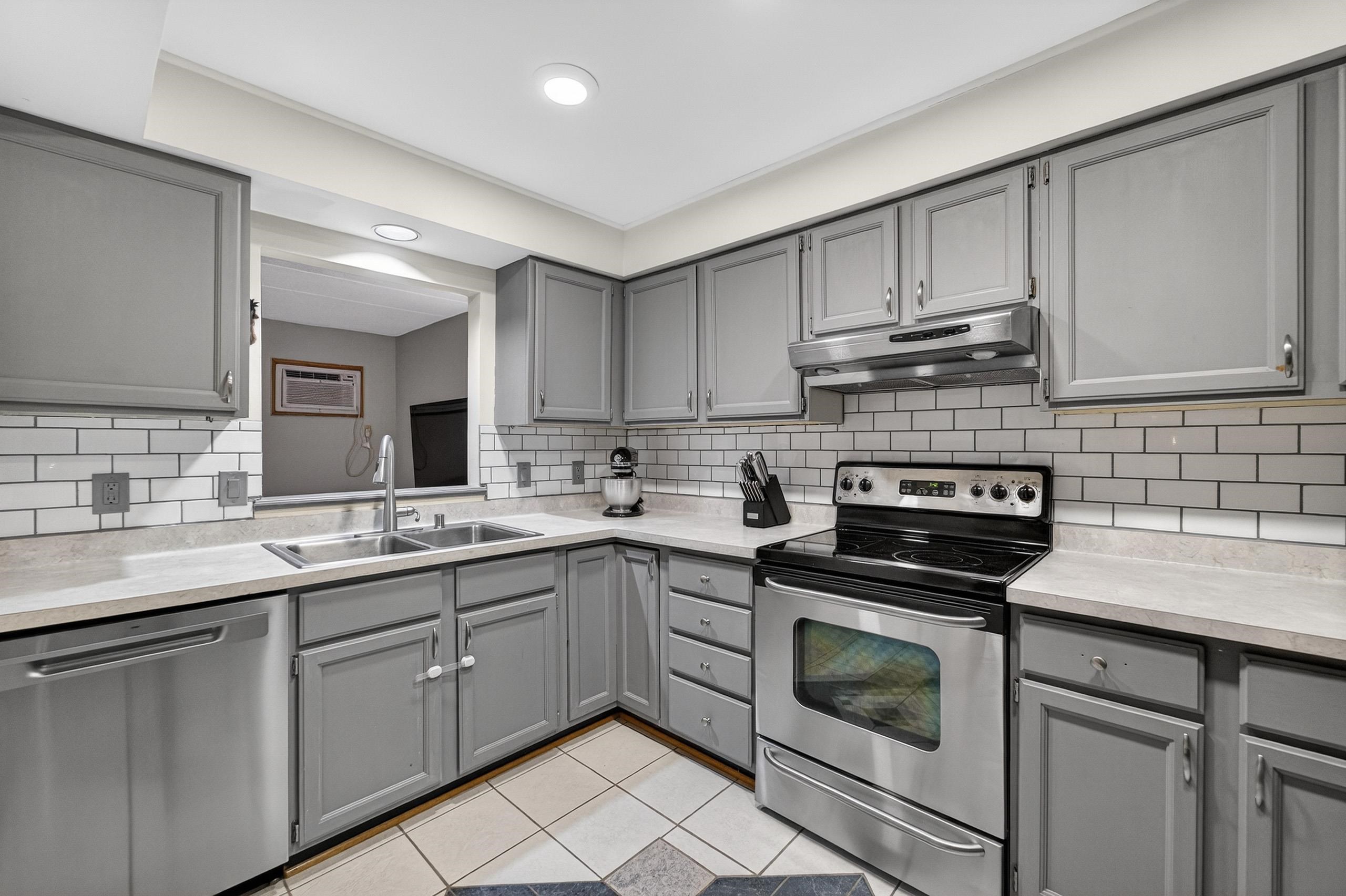 14 Maple Wood Lane, Unit 18 Madison, WI 53704 - Photo 9 of 22