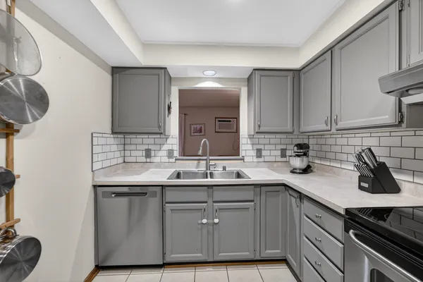 $224,900 | 14 Maple Wood Lane, Unit 18, Madison, WI 53704