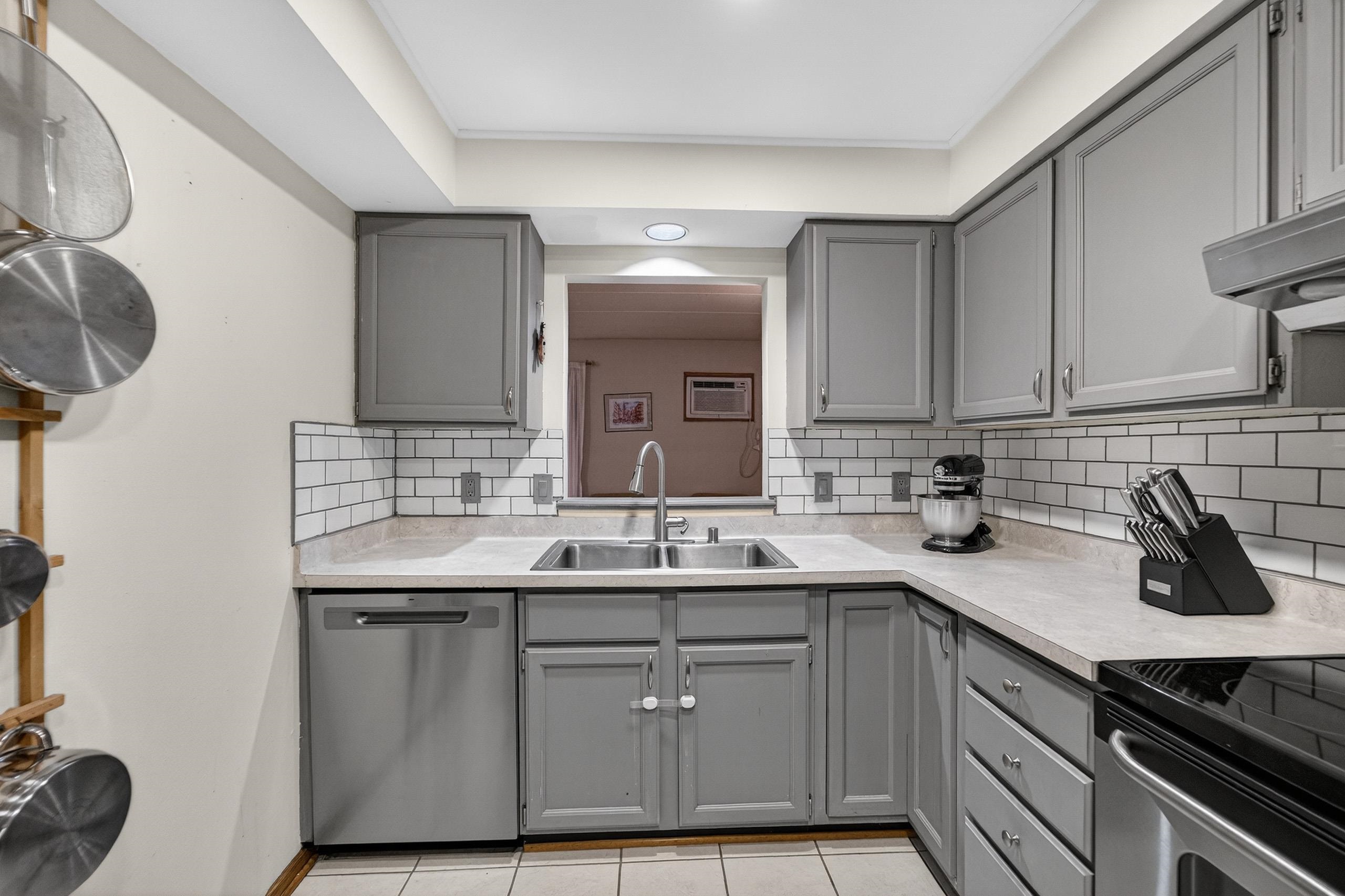 14 Maple Wood Lane, Unit 18 Madison, WI 53704 - Photo 10 of 22