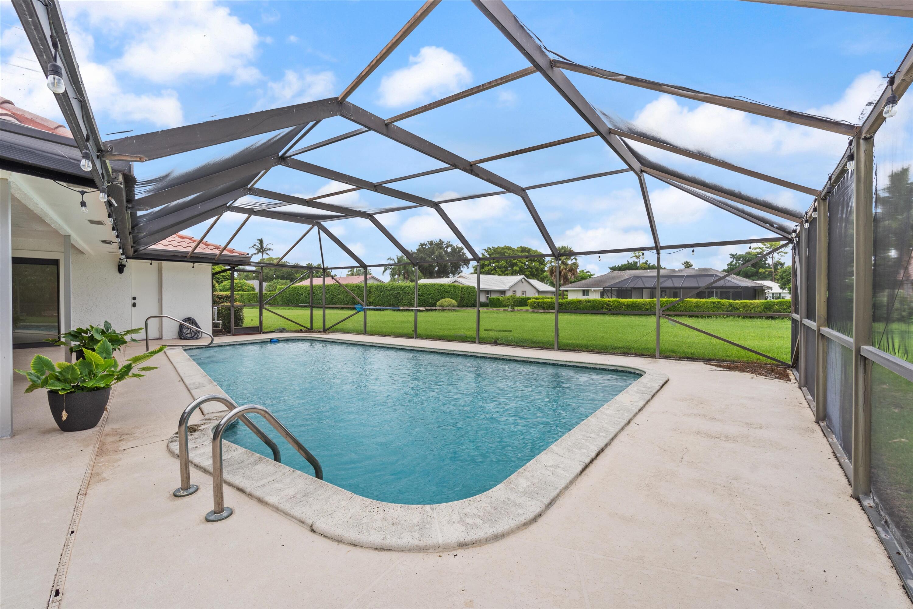 516 Muirfield Drive Atlantis, FL 33462 - Photo 28 of 43 a view of swimming pool