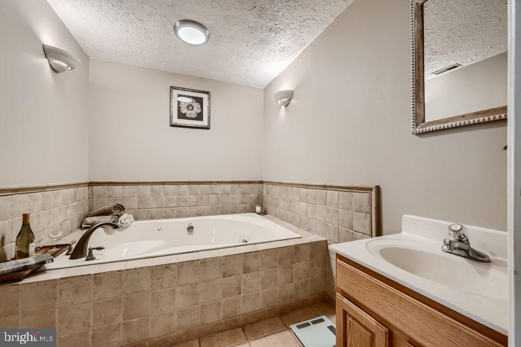 2011 Silver Lane Road Essex, MD 21221 - Photo 18 of 36 Huge soaking tub with Whirlpool jets