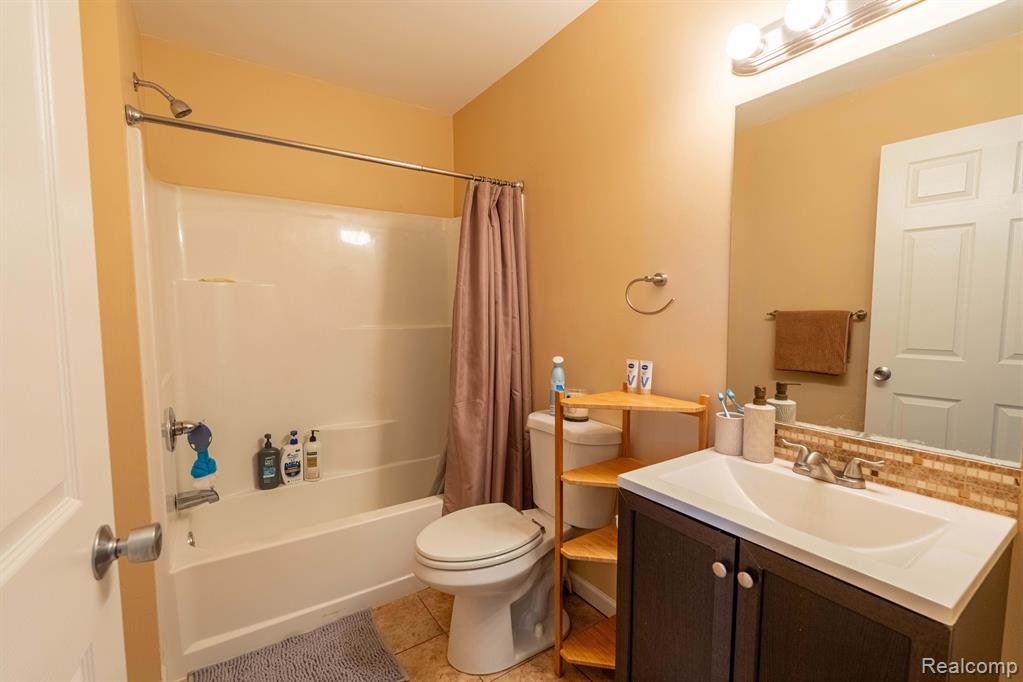 21116 Middlebelt Road Farmington Hills, MI 48336 - Photo 24 of 43