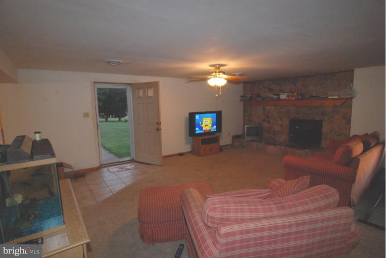 12238 Detour Road Keymar, MD 21757 - Photo 7 of 13 Interior (General)