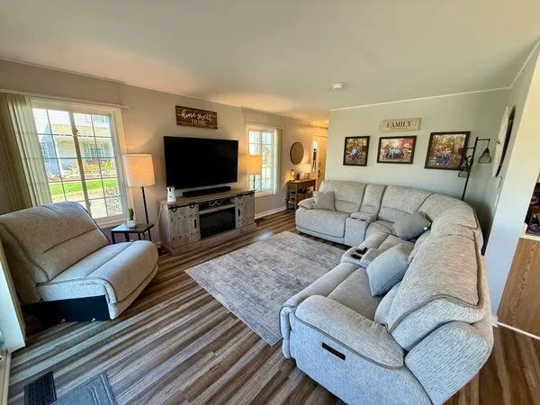 $250,000 | 100 Village Creek Drive, Lake In The Hills, IL 60156