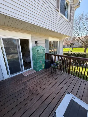 $250,000 | 100 Village Creek Drive, Lake In The Hills, IL 60156