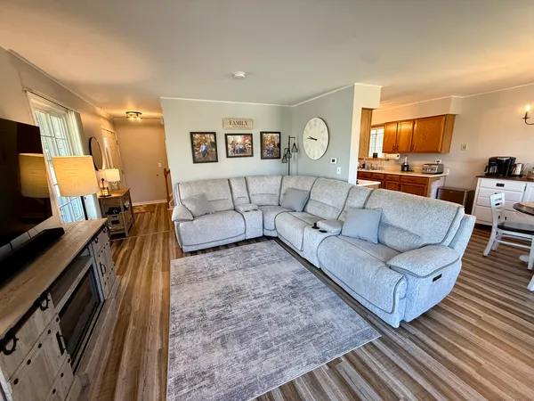 $250,000 | 100 Village Creek Drive, Lake In The Hills, IL 60156