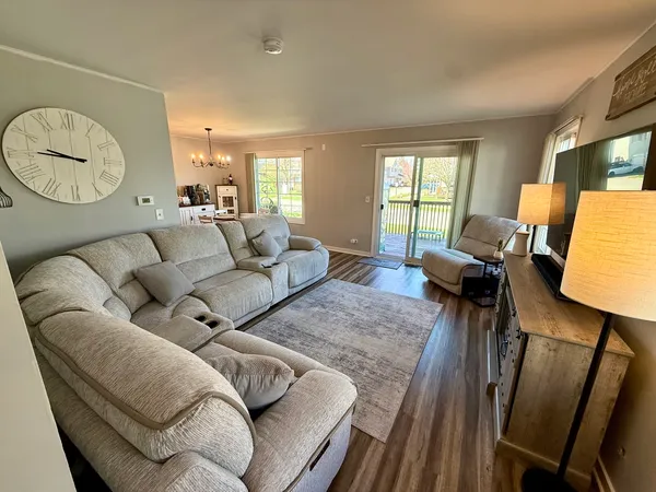 $250,000 | 100 Village Creek Drive, Lake In The Hills, IL 60156