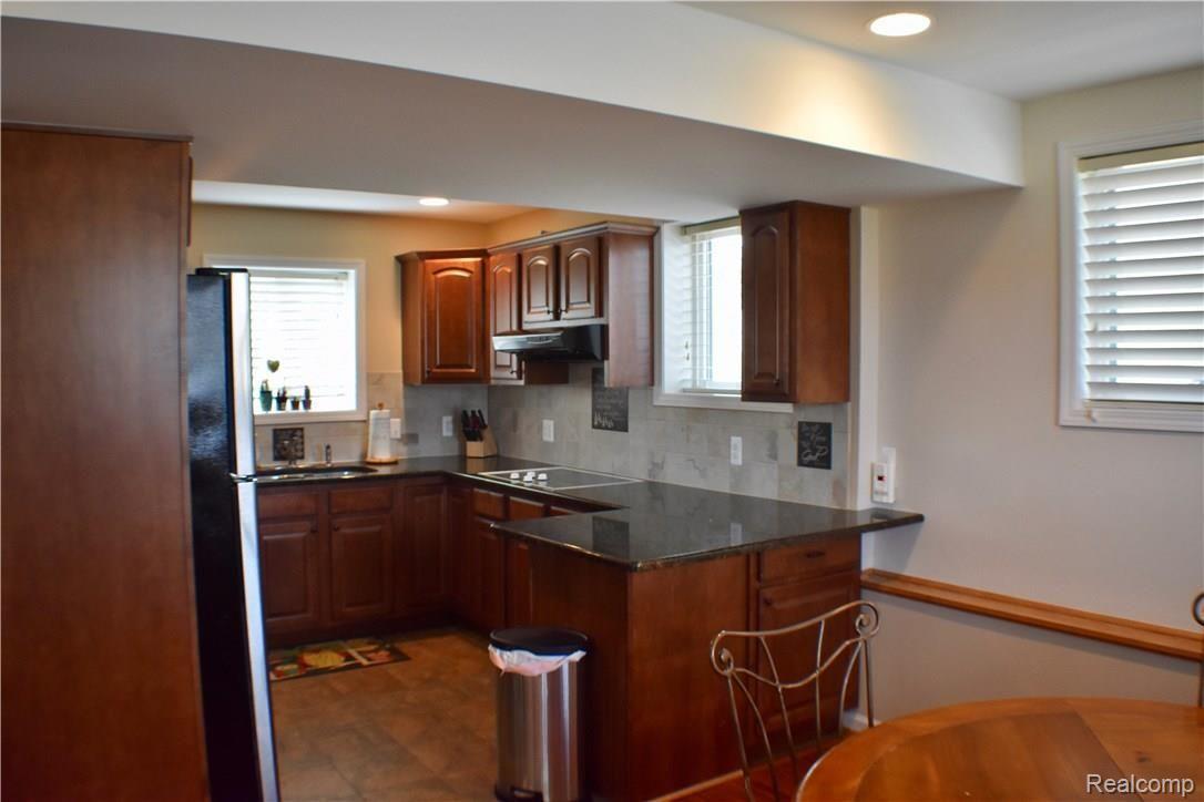 29651 Curtis Road Livonia, MI 48152 - Photo 11 of 47 fullsizeoutput_3d5d.jpeg
