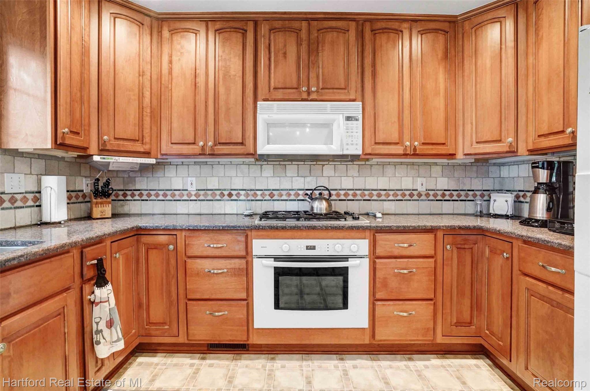 35767 Congress Road Farmington, MI 48335 - Photo 16 of 42 DSC01213.jpg