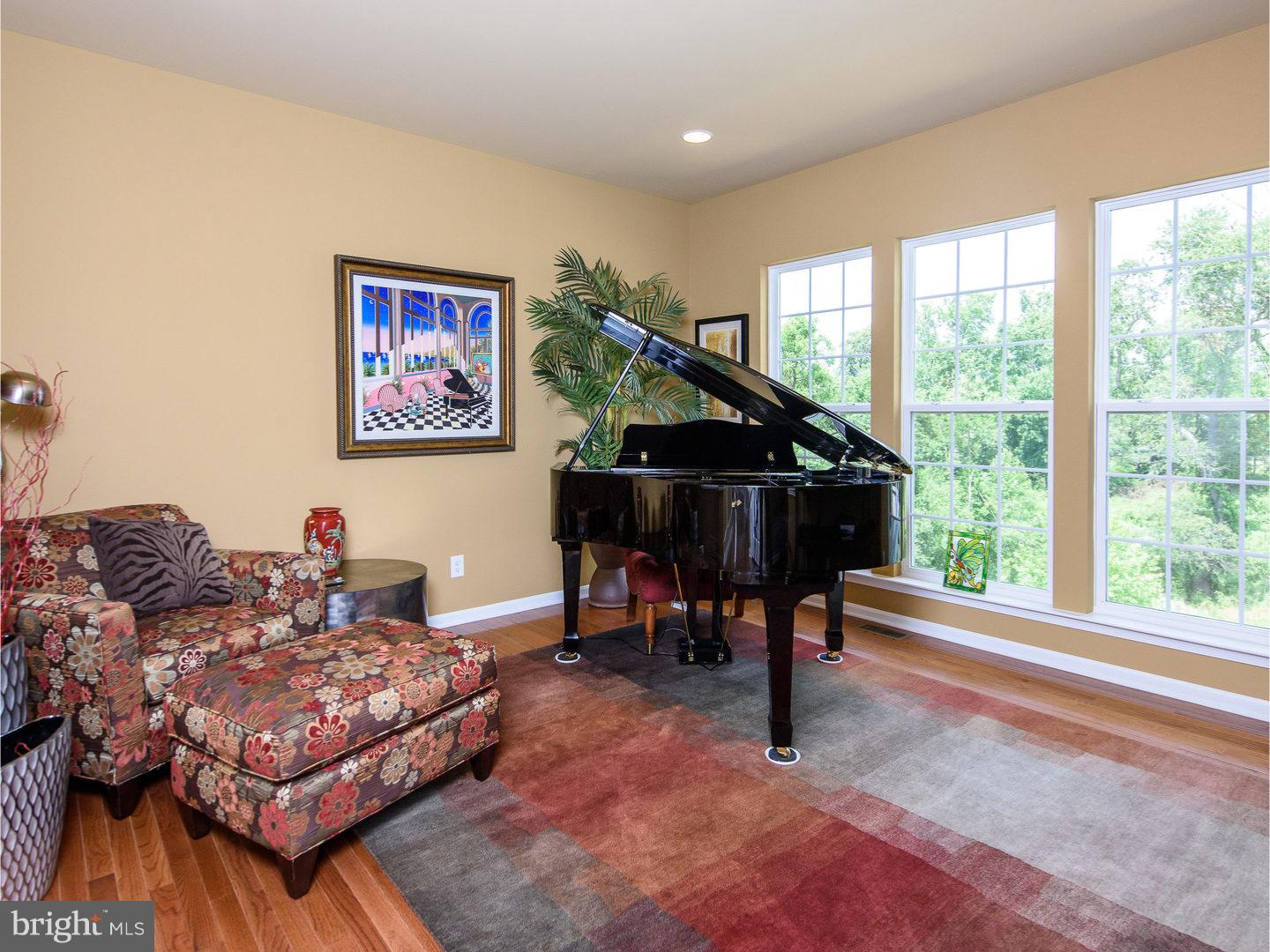 131 Zynn Road Downingtown, PA 19335 - Photo 4 of 25 Living Room