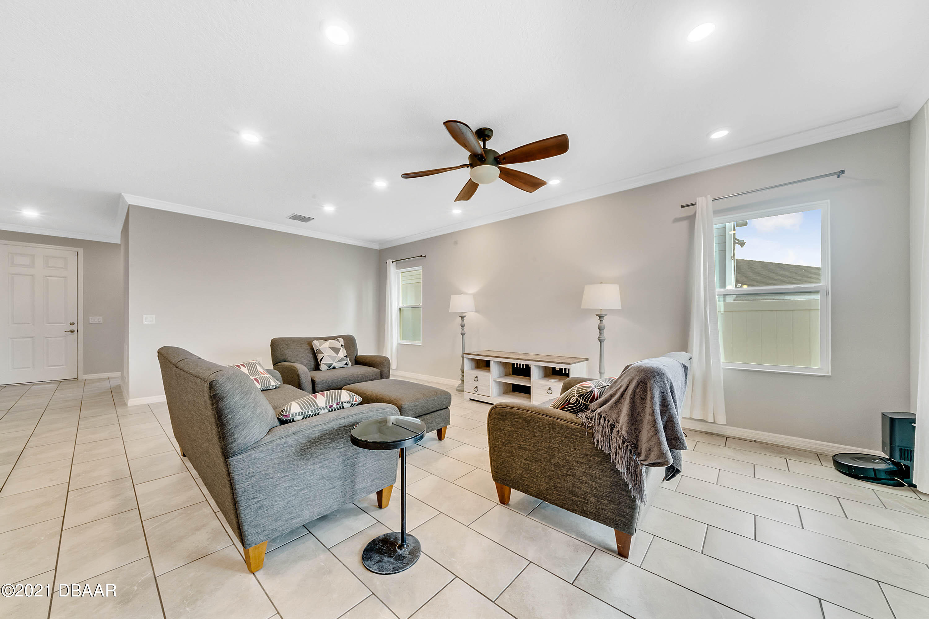 235 Jackson Loop DeLand, FL 32724 - Photo 5 of 27 a living room with furniture