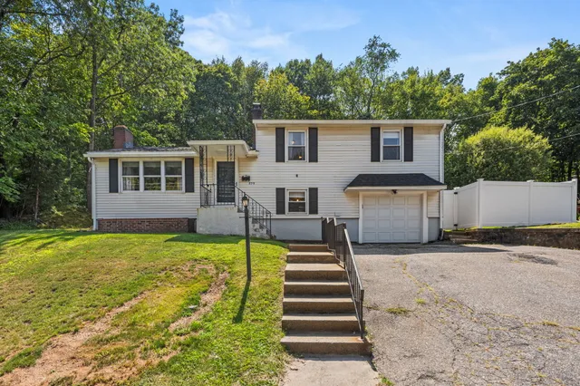 $299,999 | 859 Bunker Hill Avenue, Waterbury, CT 06708