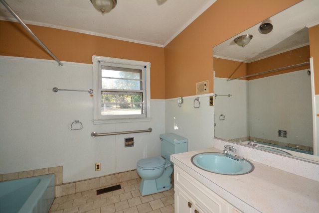 3774 Belair Road Augusta, GA 30909 - Photo 10 of 21 Bathroom 1