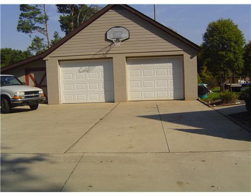 3567 Frew Mill Road New Castle, PA 16101 - Photo 10 of 12 Parking Lot/Garage.