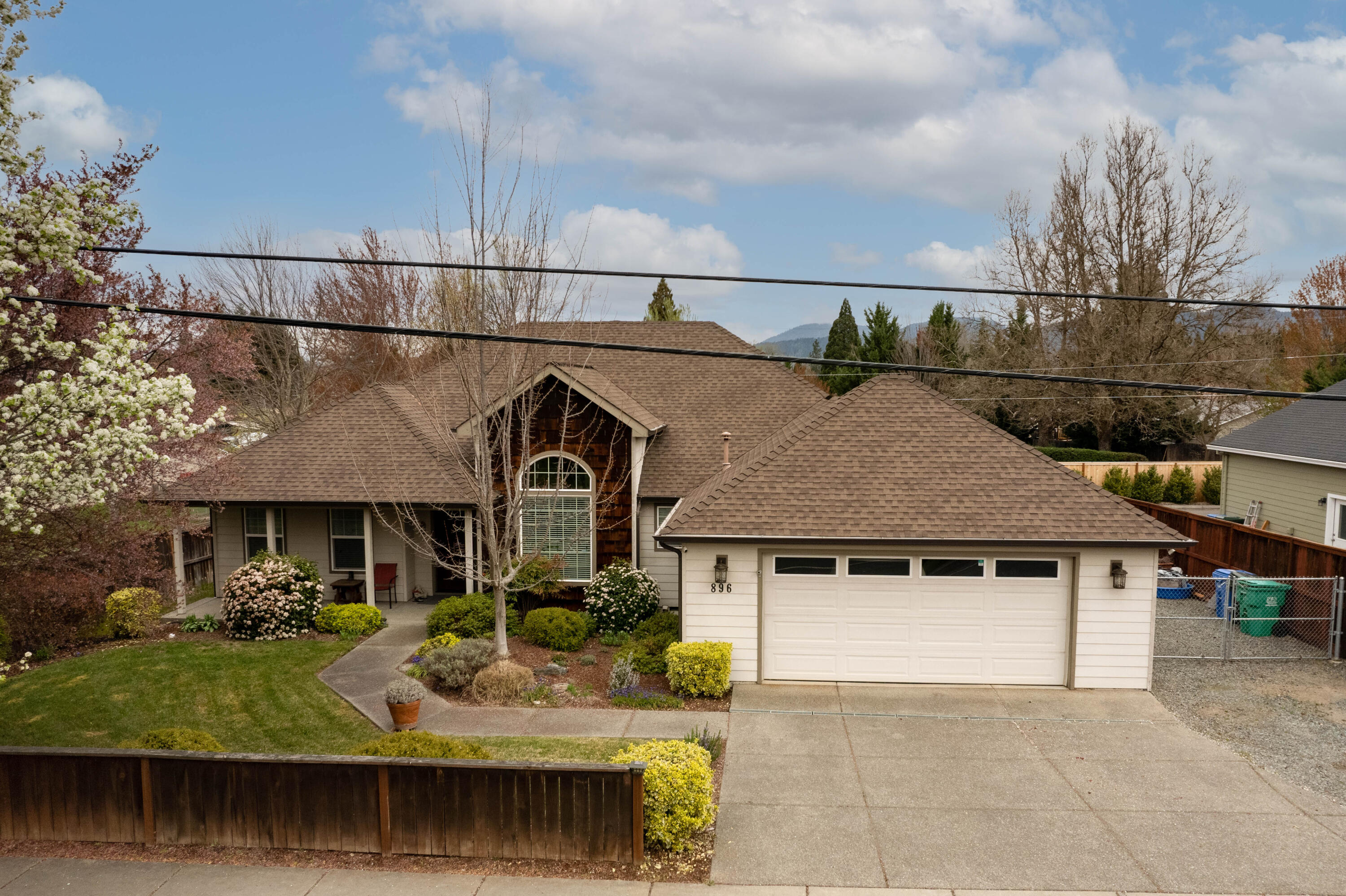 896 West Harbeck Road Grants Pass, OR 97527 - Photo 22 of 23 1-21