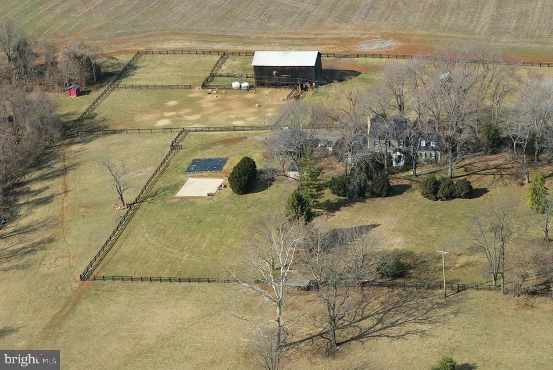 23075 Evergreen Mills Road Leesburg, VA 20175 - Photo 5 of 24 Exterior (General)