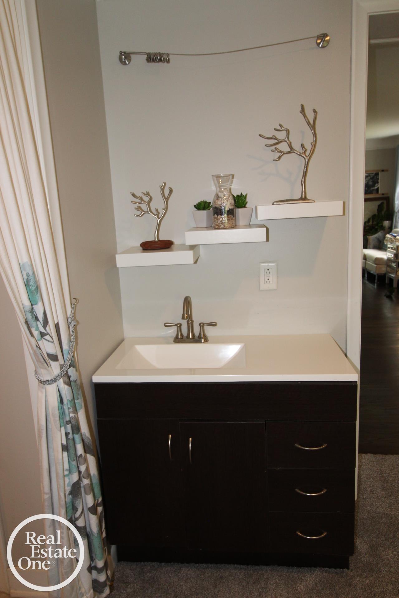 1337 Bishop Road Grosse Pointe, MI 48230 - Photo 15 of 52 50180881-4e771f9f-7eee-4c12-b8d8-9d4ee56739dd.JPG