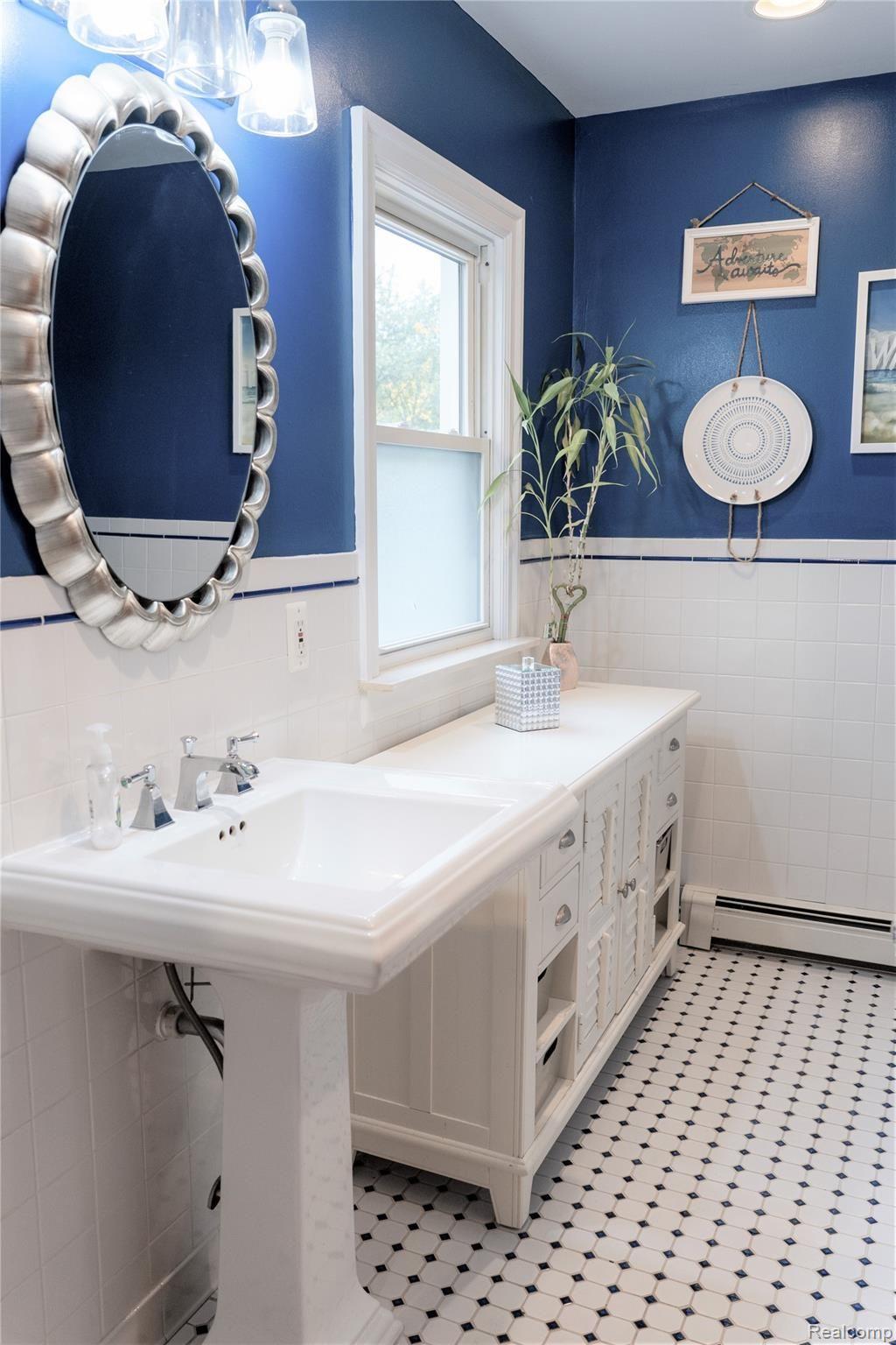 427 Lehigh Road Rochester, MI 48307 - Photo 14 of 22 GORGEOUS BATH