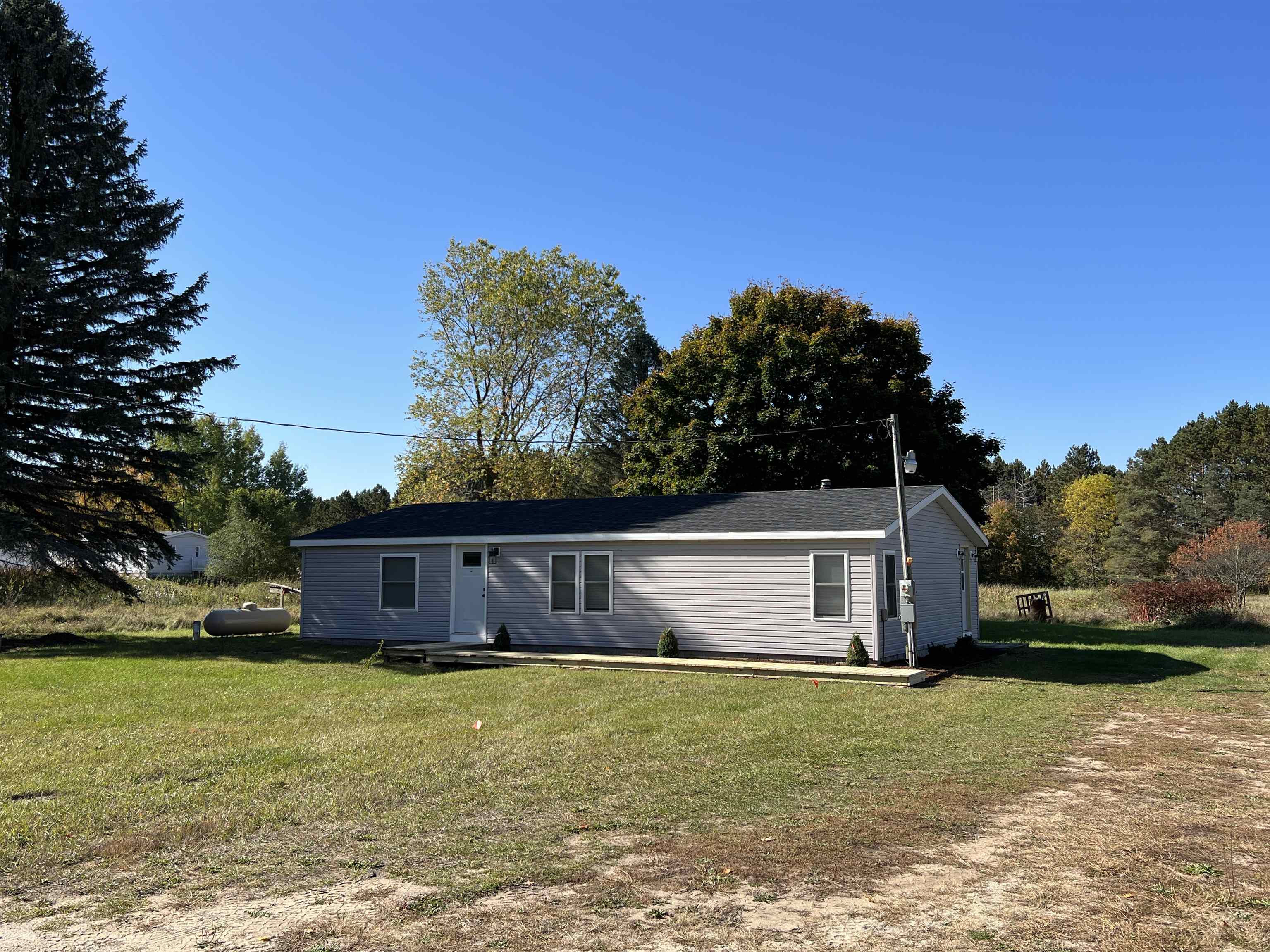 18092 Karlin Road Thompsonville, MI 49683 - Photo 5 of 31