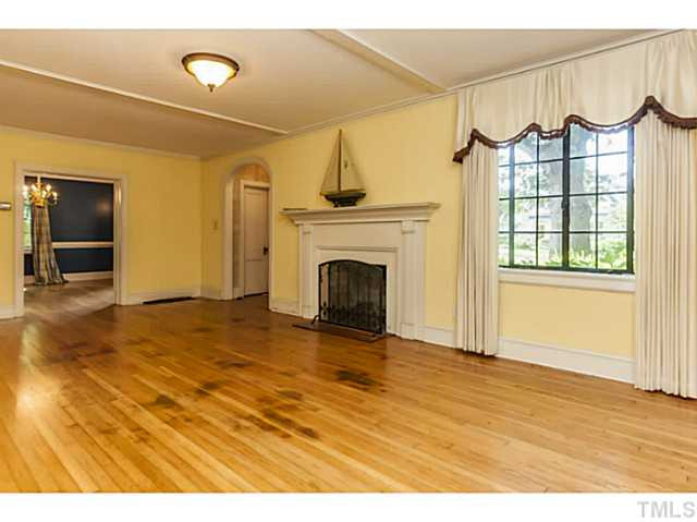 2630 Fairview Road Raleigh, NC 27608 - Photo 4 of 25 Living Room