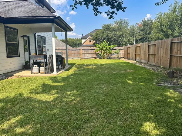 a view of a house with backyard and sitting area