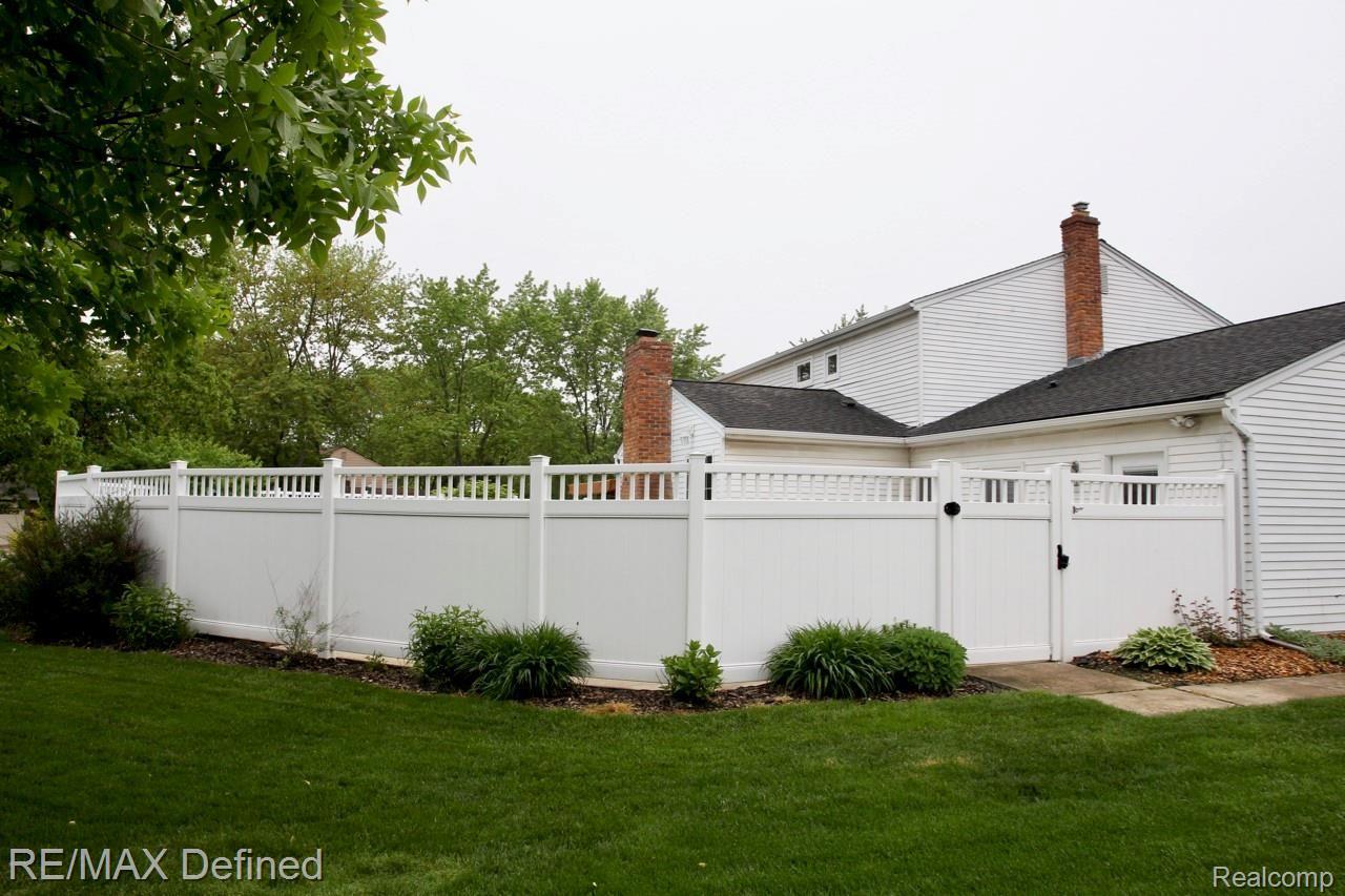 943 Downhill Lane Rochester, MI 48307 - Photo 42 of 43 AJ5E0628.jpg