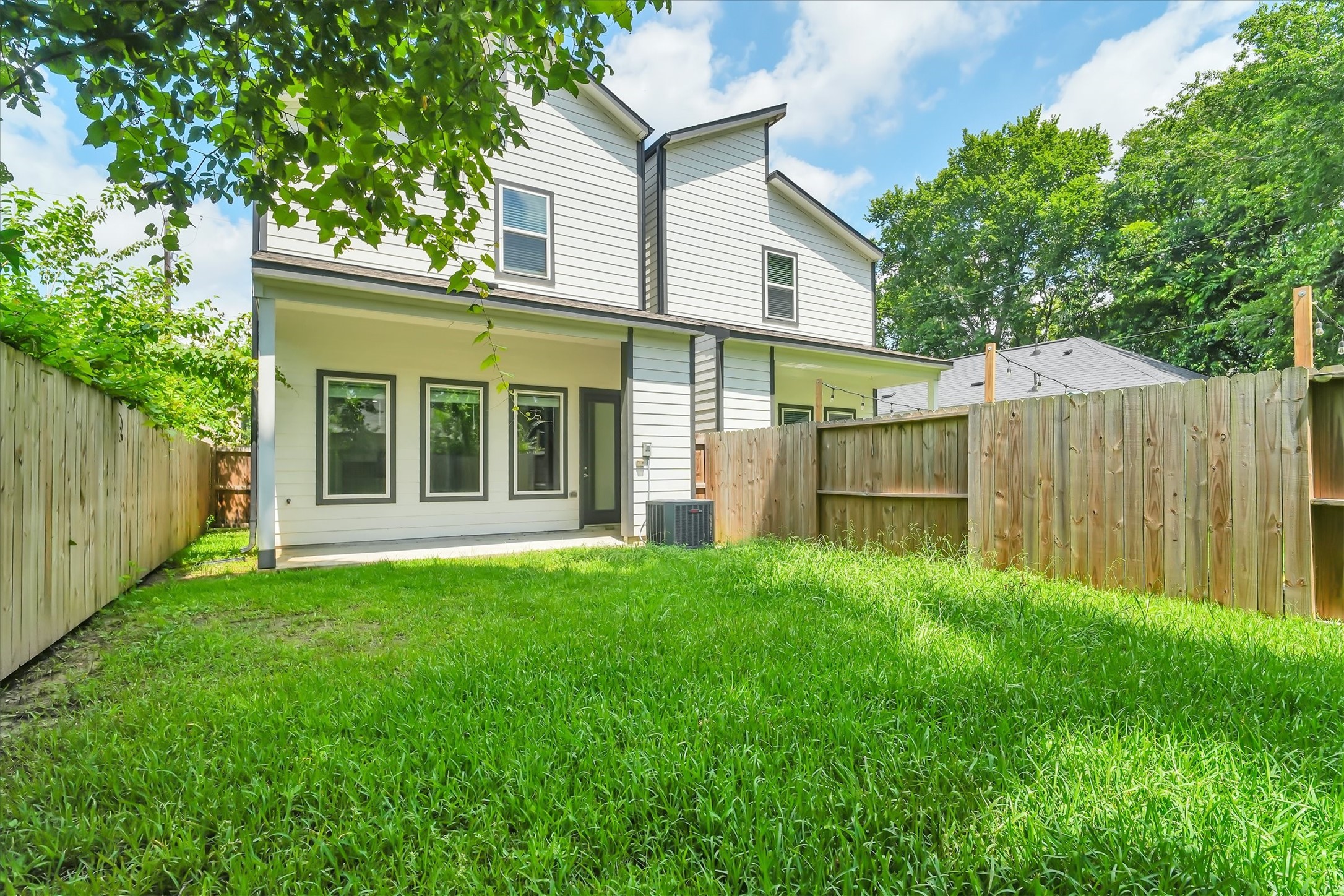 8318 Sunnyhill Street Houston, TX 77088 - Photo 5 of 33