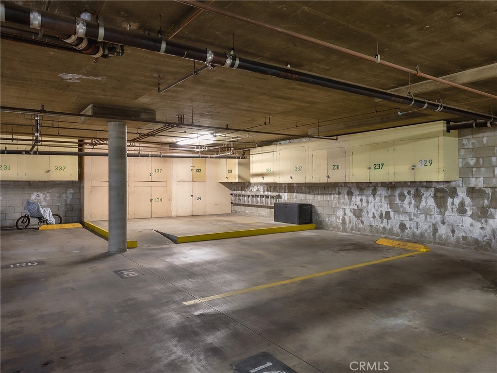 230 Bethany Road, Unit 237 Burbank, CA 91504 - Photo 27 of 43 Parking