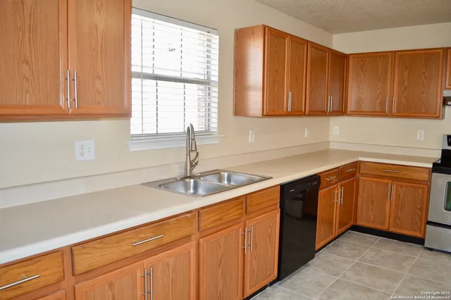 $1,675 | 7515 Escada Crest, San Antonio, TX 78254