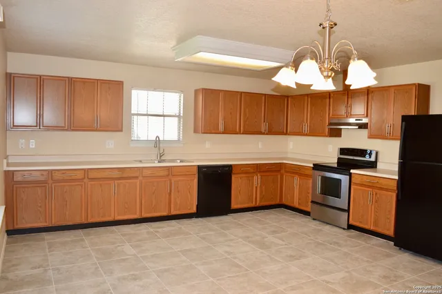 $1,675 | 7515 Escada Crest, San Antonio, TX 78254