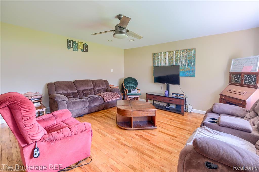 5477 Hopkins Road Flint, MI 48506 - Photo 3 of 27