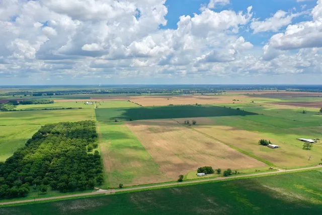 a view of a big yard with lots of green space and mountain view