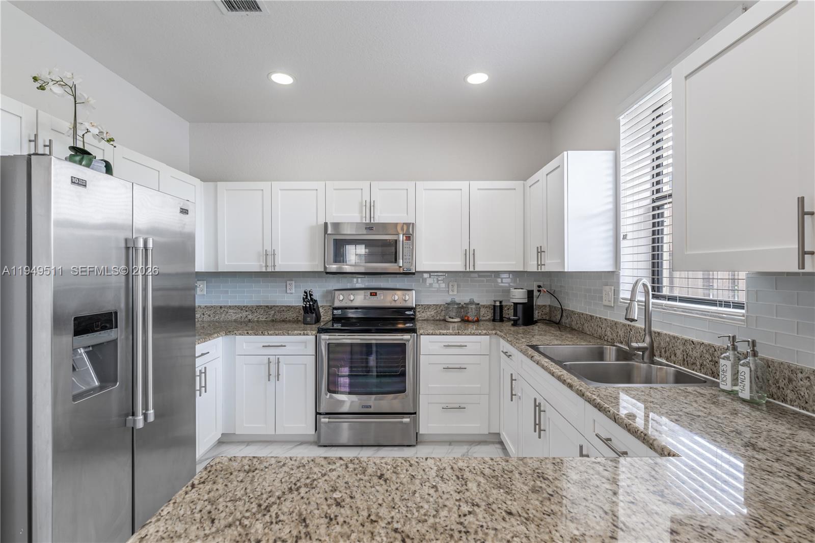 11382 Southwest 238th Street Homestead, FL 33032 - Photo 10 of 33