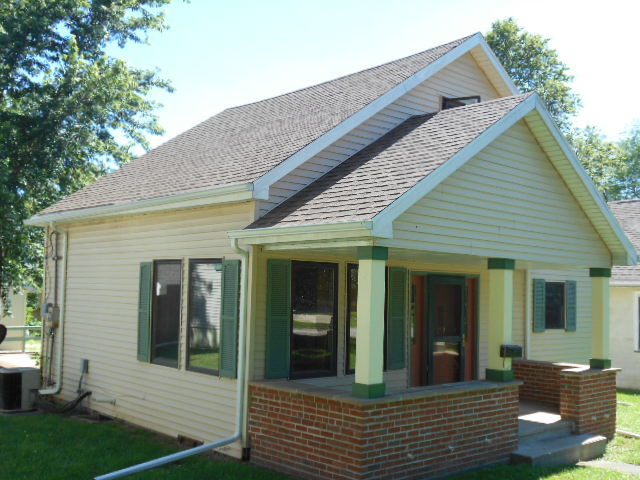 319 East Devlin Street Spring Valley, IL 61362 - Photo 2 of 19 a view of house with yard