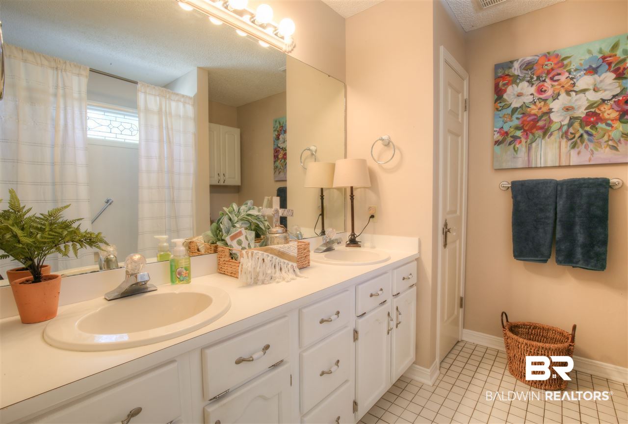 465 Ridgewood Drive Daphne, AL 36526 - Photo 12 of 18 master bathroom