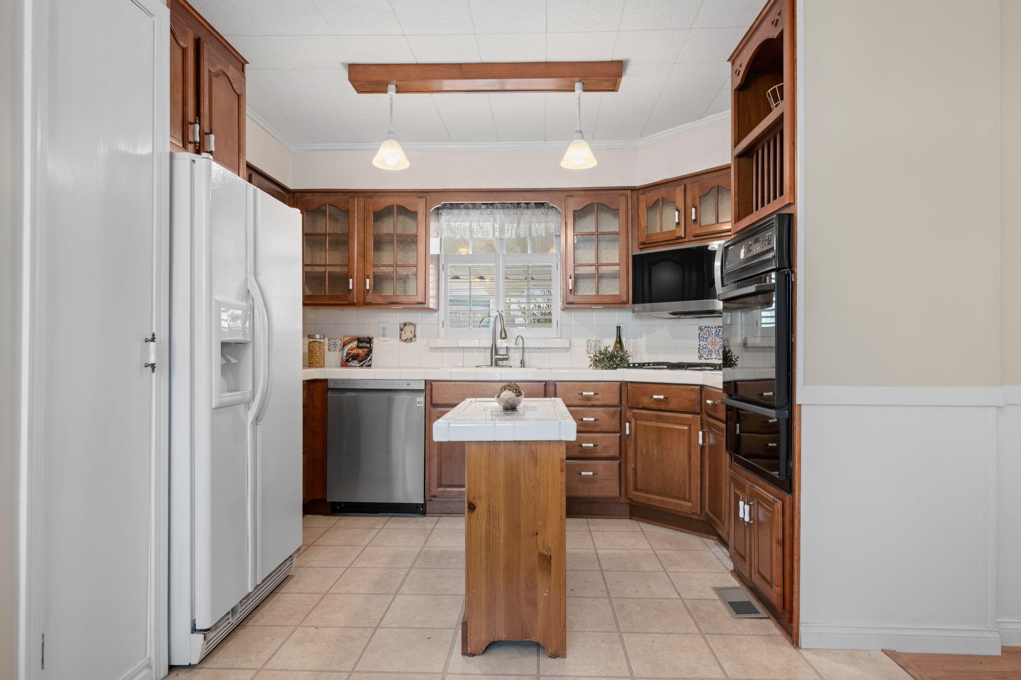 333 Old Mill Road, Unit 258 Santa Barbara, CA 93110 - Photo 8 of 20 a kitchen with a sink stove and refrigerator