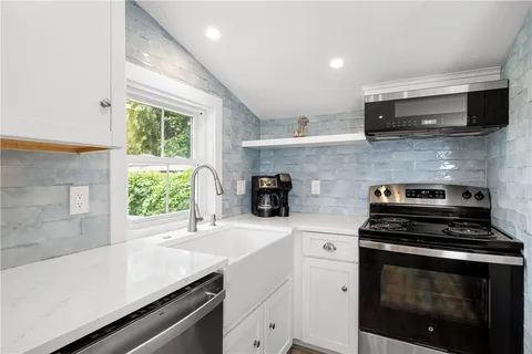 $699,000 | 39 Edwards Avenue, South Kingstown, RI 02879