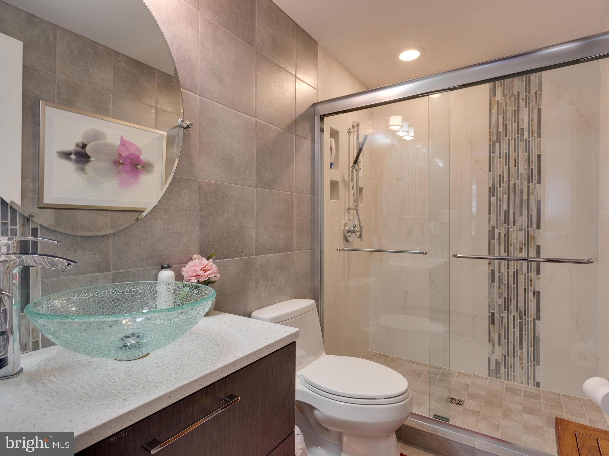9134 Everett Court Springfield, VA 22152 - Photo 21 of 27 Bath (Master)