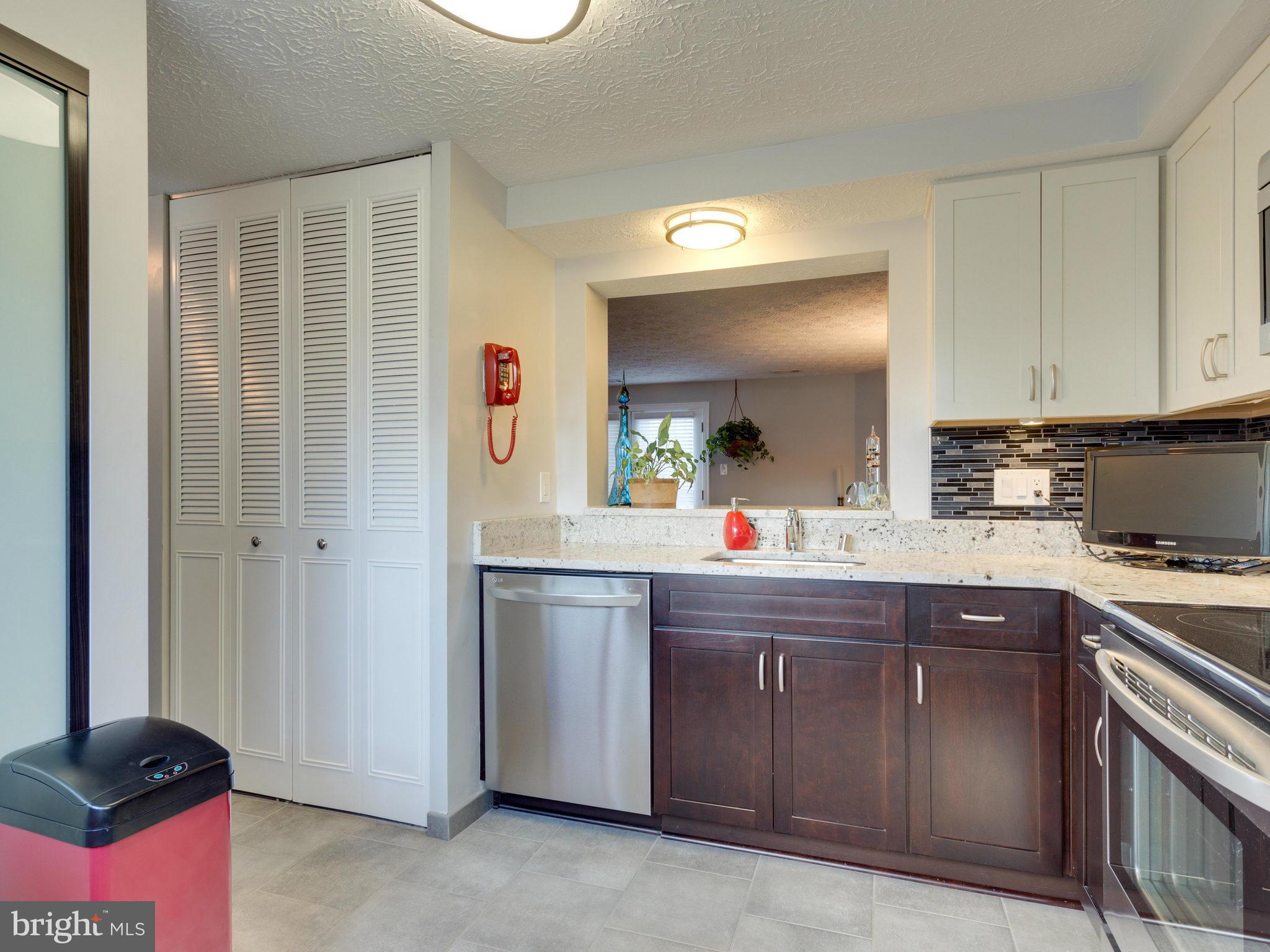 9134 Everett Court Springfield, VA 22152 - Photo 7 of 27 Kitchen