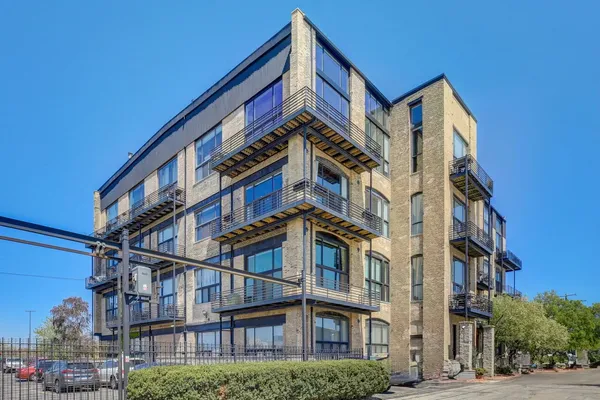 $485,000 | 2614 North Clybourn Avenue, Unit 301, Chicago, IL 60614