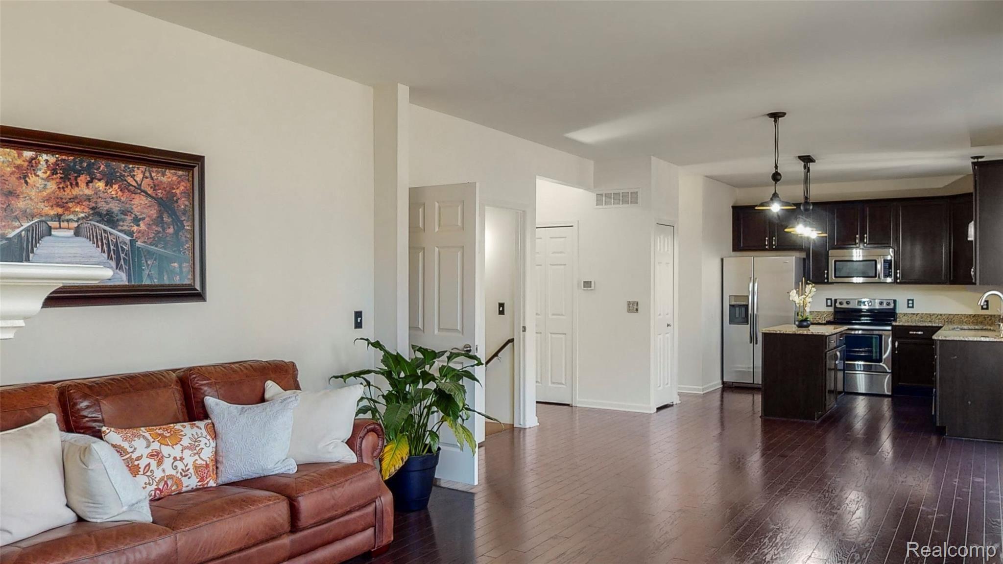 26991 Victoria Road Novi, MI 48374 - Photo 4 of 38 4 - Image.jpg