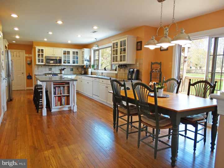 1558 Brookfield Road Newtown, PA 18940 - Photo 7 of 25 Gallery Image 7