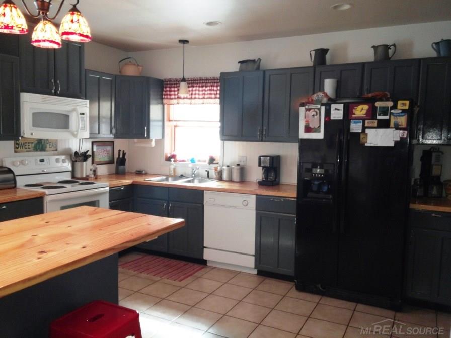 6266 Wildcat Road Croswell, MI 48422 - Photo 7 of 26 31292423-6.JPG